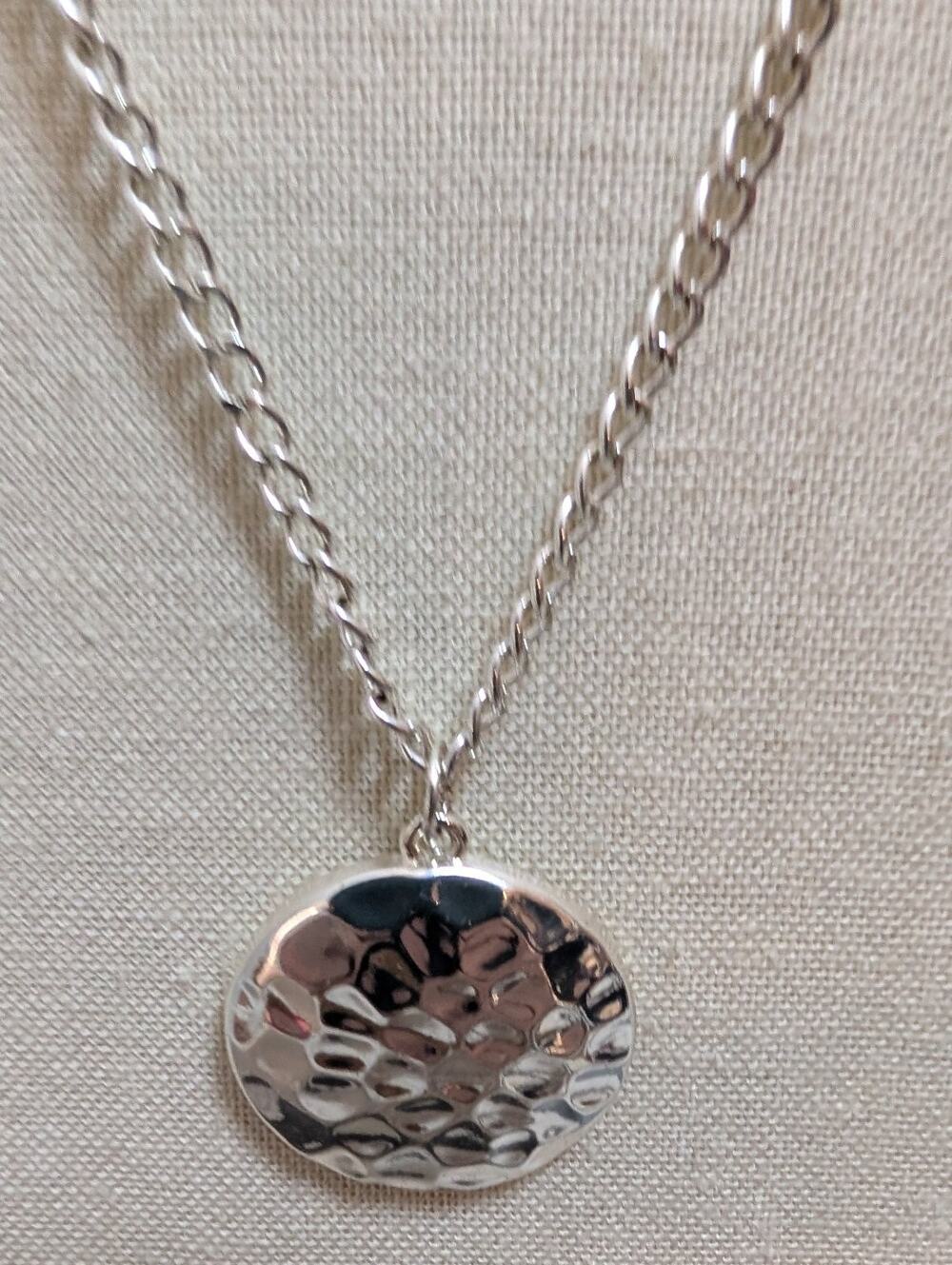 Liz Claiborne Silver Tone Hammered Disc Pendant Necklace Adjustable Chain LC Est
